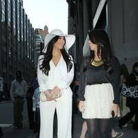 Kim Kardashian and Kourtney Kardashian walking in Manhattan - Photos | Picture 96850
